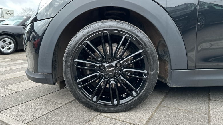 MINI Hatchback 1.5 Cooper Exclusive 3dr Auto Petrol Hatchback